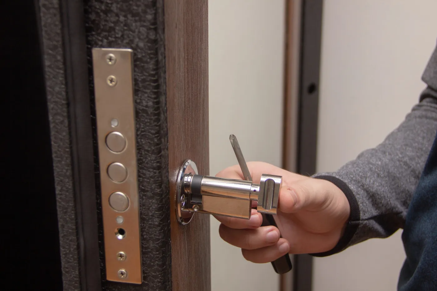 Pose d'une serrure multipoint sur une porte blindée à Gentilly